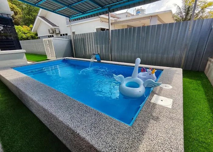 Homestay Temerloh With Private Pool Near Hospital 4 Bedroom 4 Aircond 10Pax Free Wi-Fi Netflix